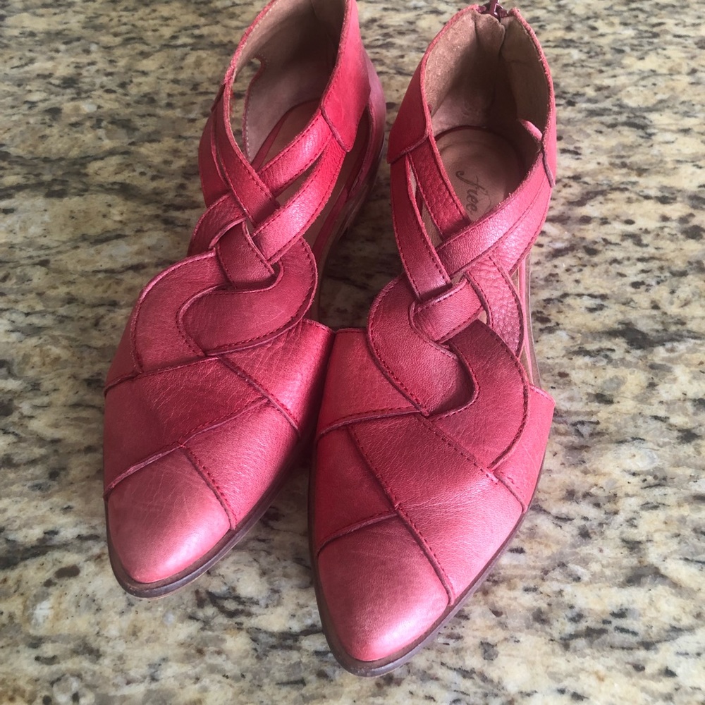 Free People Wanderlust braised t-strap flat red 6